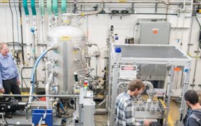 大型トラックへの水素燃料の高速充填に向けて (Fast Flow Future for Heavy-Duty Hydrogen Trucks)