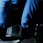 バックコンタクトペロブスカイト太陽電池の欠陥マップを作成(Mapping the defects in back-contact perovskite solar cells)