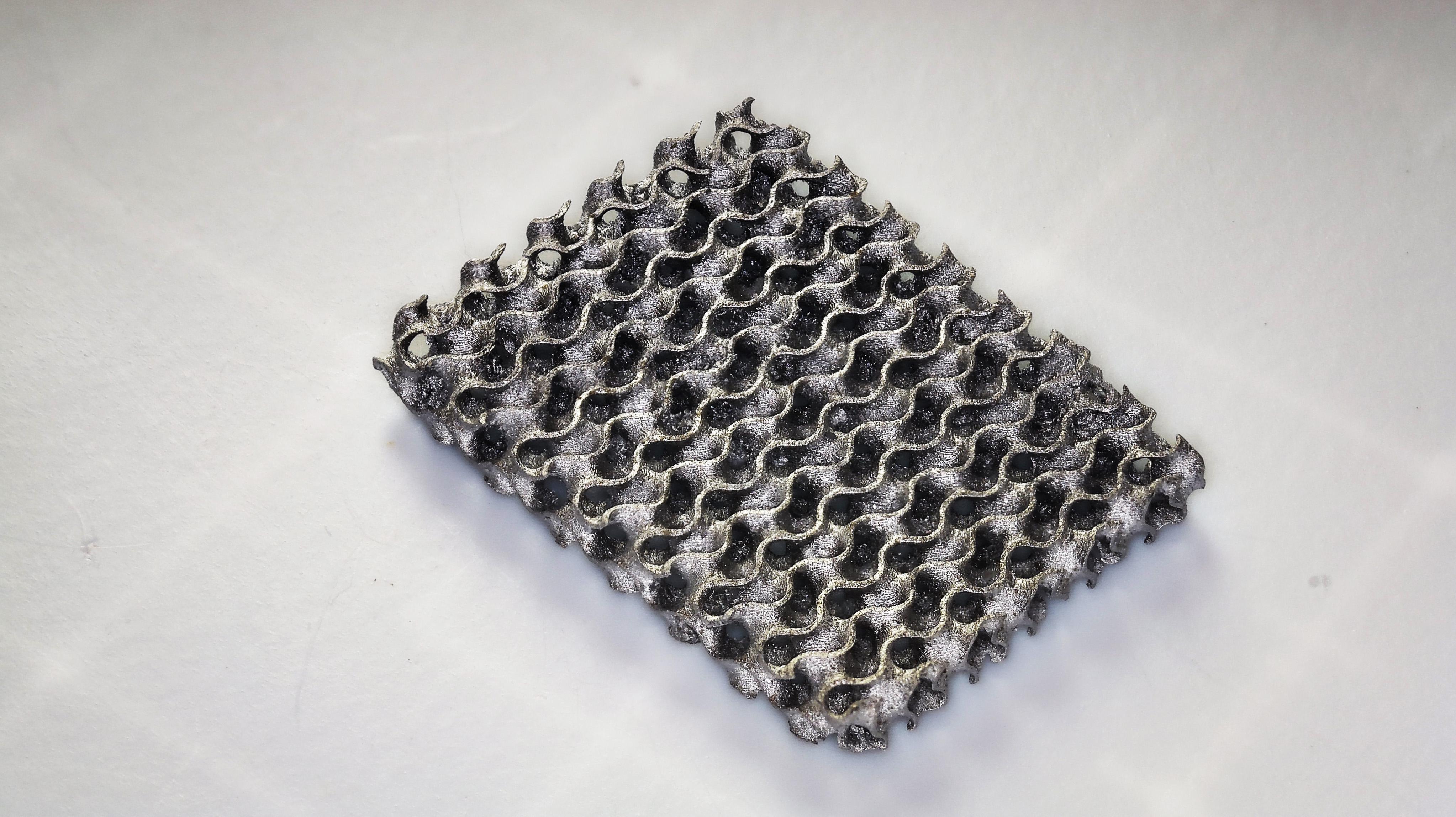 新たな3Dプリント技術で超強靭材料を生成（New 3D printing method ‘grows’ ultra-strong materials）