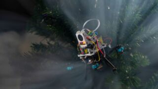 コウモリに着想を得た捜索救助用ドローンを開発（How tiny drones inspired by bats could save lives in dark and stormy conditions）