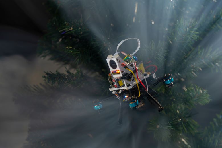 コウモリに着想を得た捜索救助用ドローンを開発（How tiny drones inspired by bats could save lives in dark and stormy conditions）